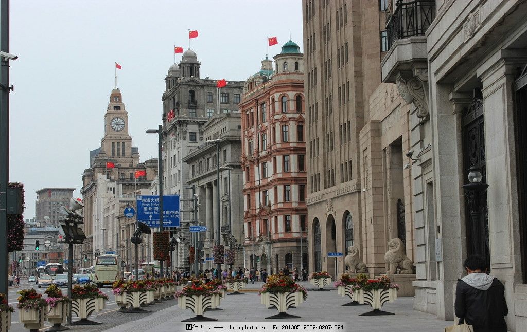 上海外滩有什么好玩的地方呢?估计那里人一定